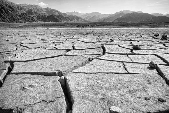Image of a dry lakebed